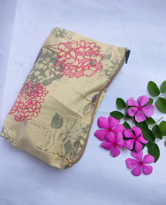 Travel kit - Pouch with all essentials