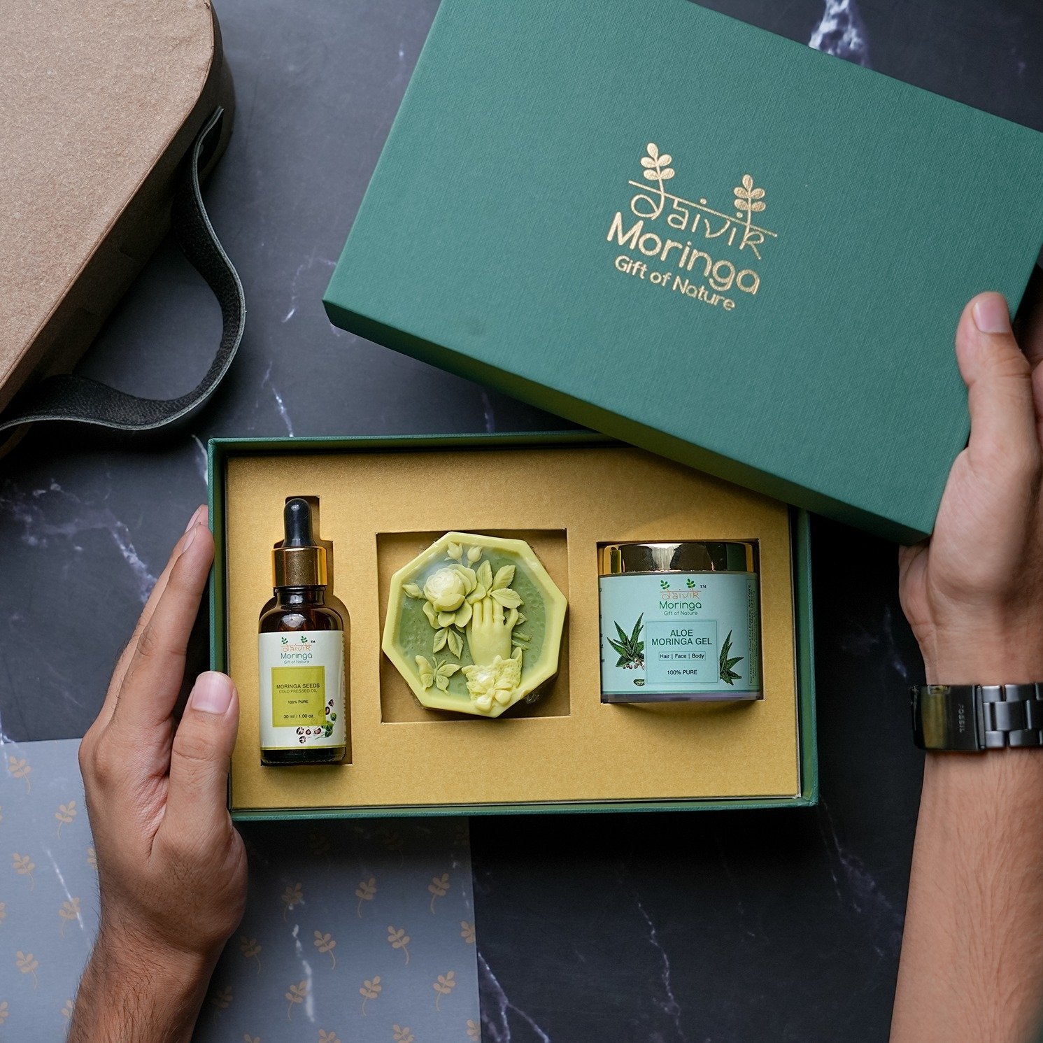 Daivik Glow Hamper